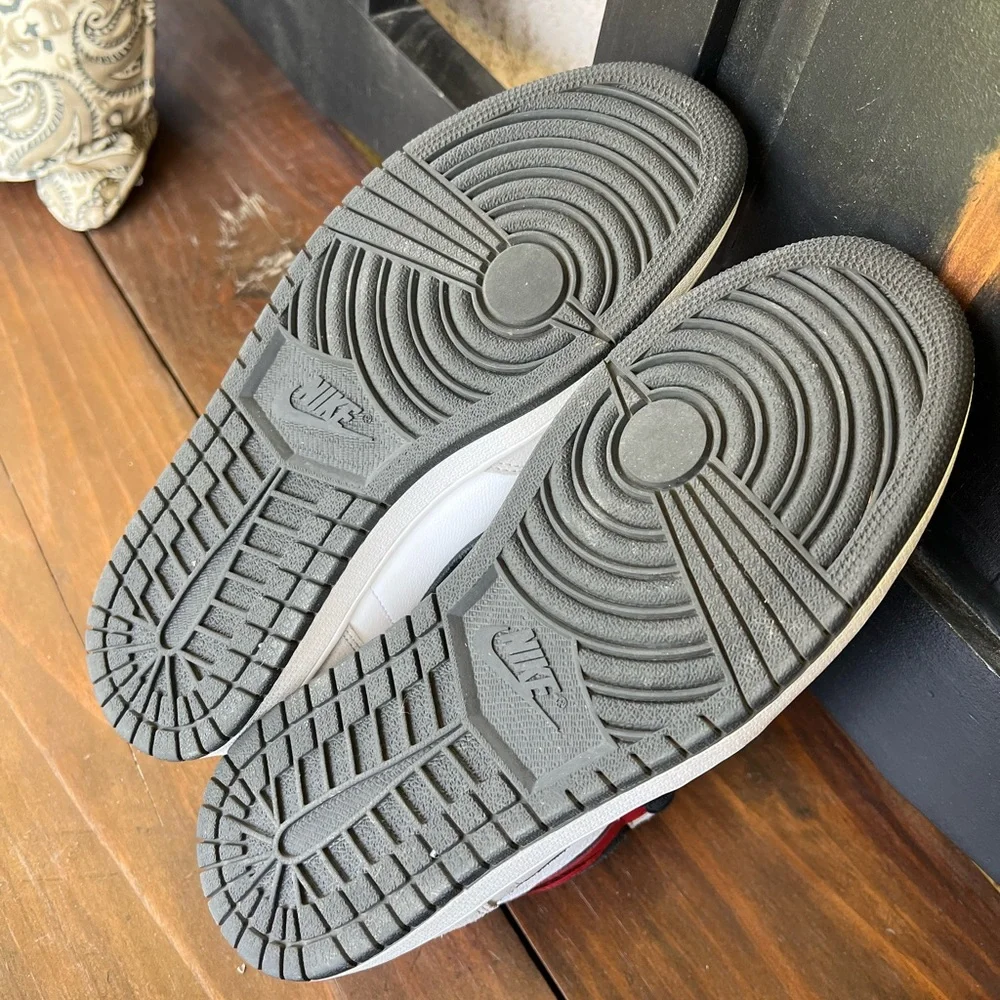 Nike Air Jordan 1 Retro High OG 'Light Smoke Grey’